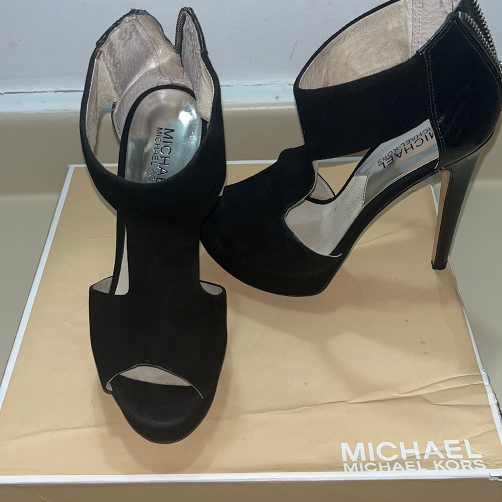 Micheal Kors black heels
